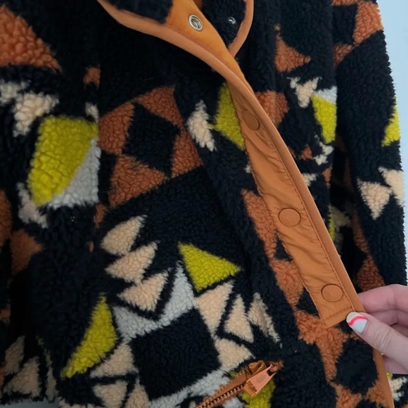 Geometric Patterned Fleece Jacket - Picture 2 of 3